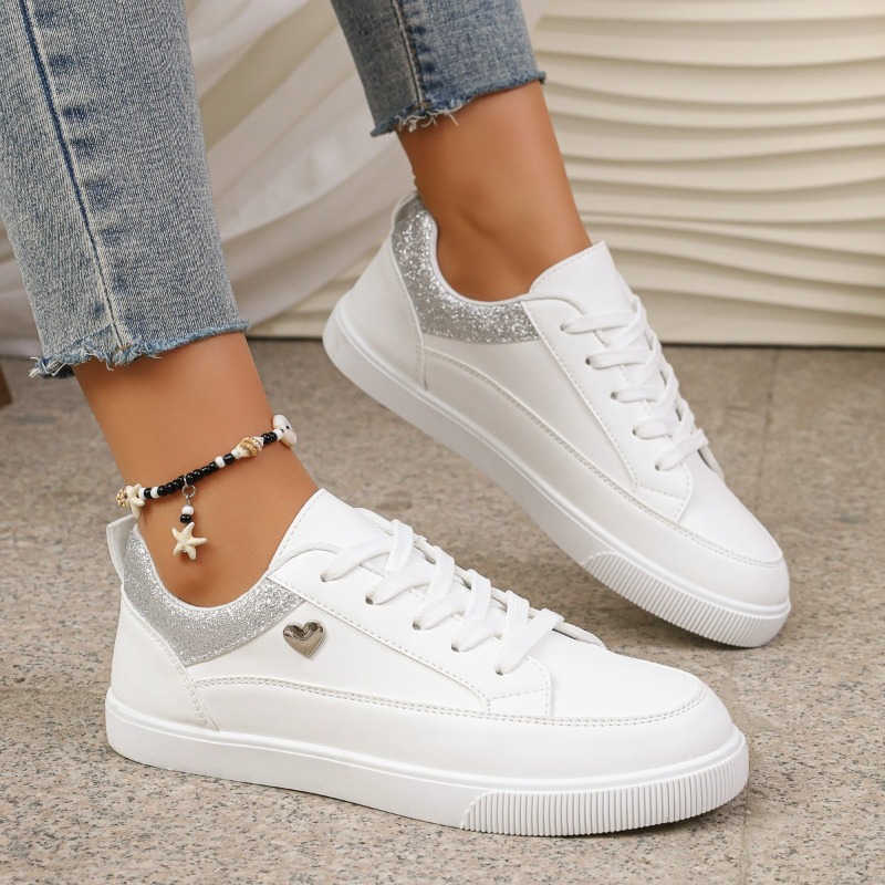Casual Sneaker Low - レディース ホワイトグリッターハートスニーカー - シルバートリム付きレースアップローカットカジュアルウォーキングシューズ（デイリーユース）