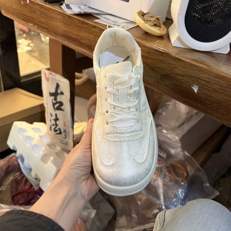 Mesh Trainer Breathable - ドイツトレーナースニーカー女性レトロホワイトシューズレースリボン通気性メッシュカジュアルトレーナー2026春