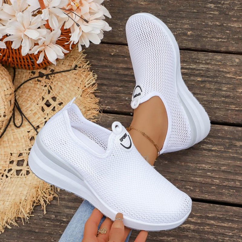 女性用カジュアルメッシュスニーカー スリッポン 通気性 ウェ - Mesh Trainer Breathable のレビューと価格